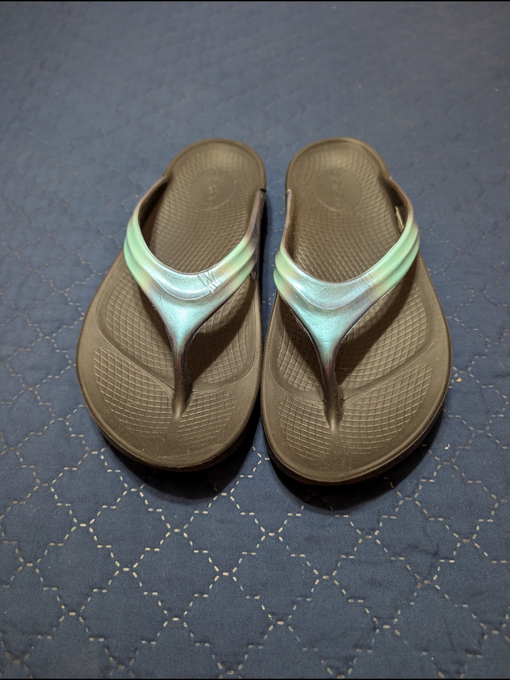 Oofos Women's Iridescent Strap Black Flip Flops